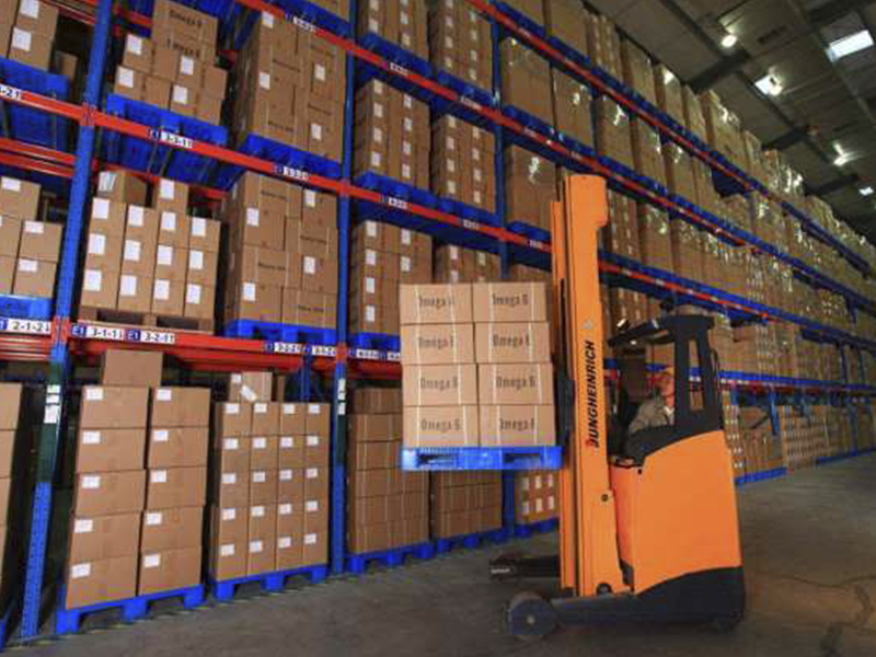 plastic pallet for electric pallet jack.jpg
