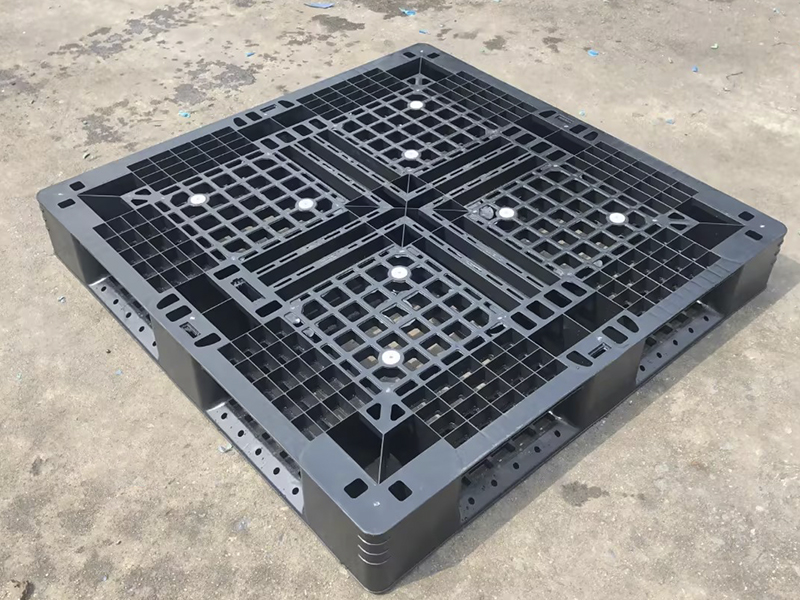 plastic pallets for export.jpg