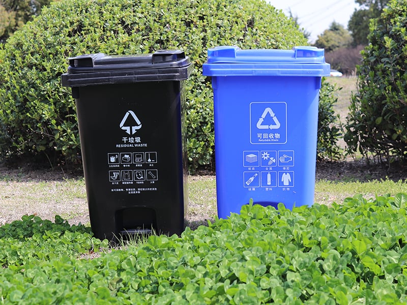 Pedal waste bin in an open-plan office with a soft-close lid.jpg
