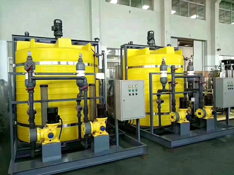 plastic dosing tank.jpg