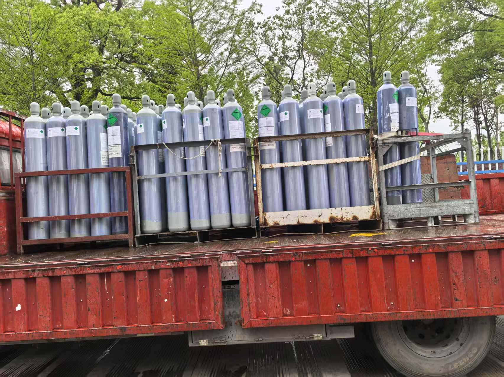 Where Is Neon Noble Gas Commonly Used in the Manufacturing Industry?