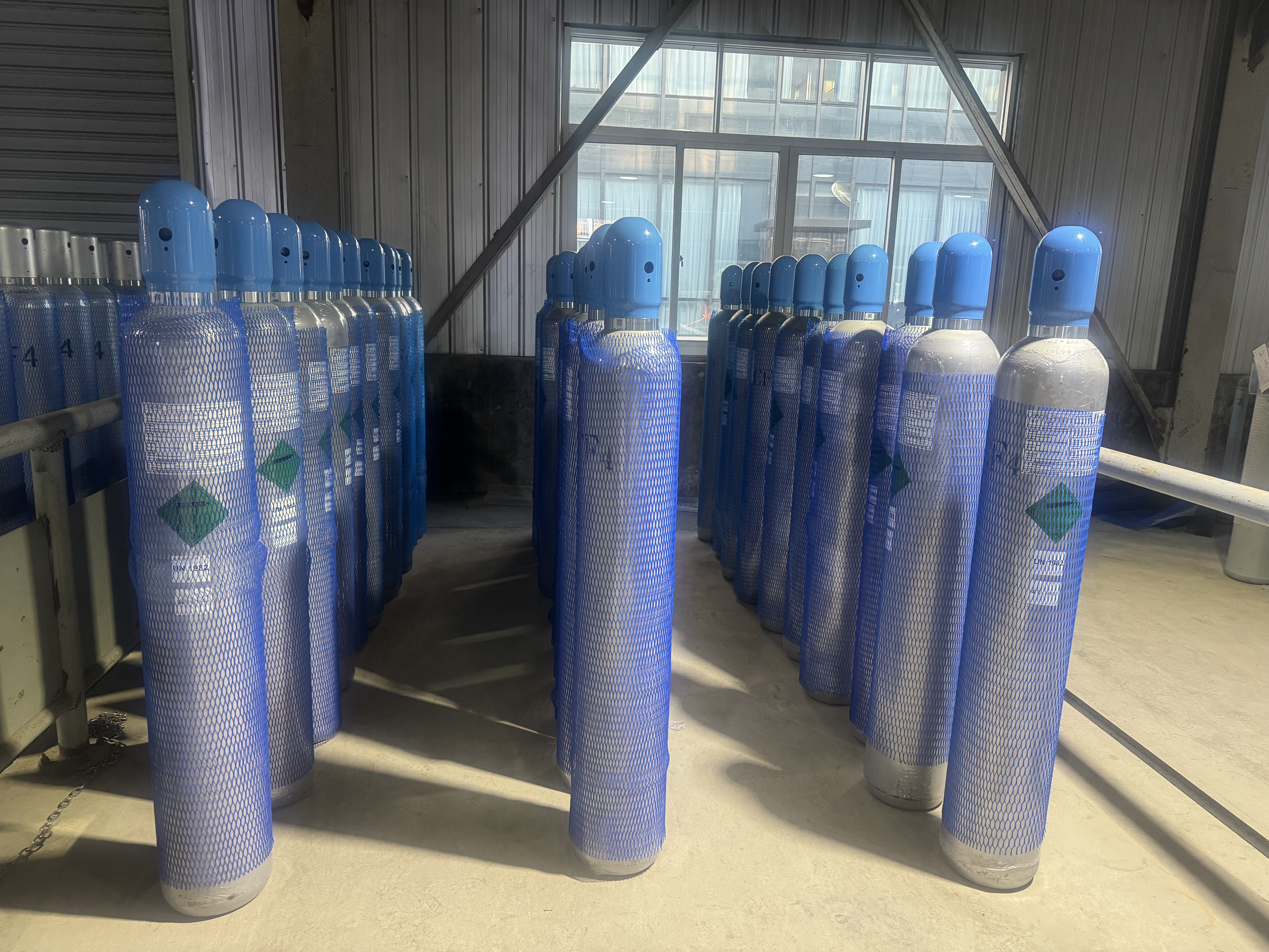 How CF4 Gas Compares to Other Gases in Performance and Efficiency