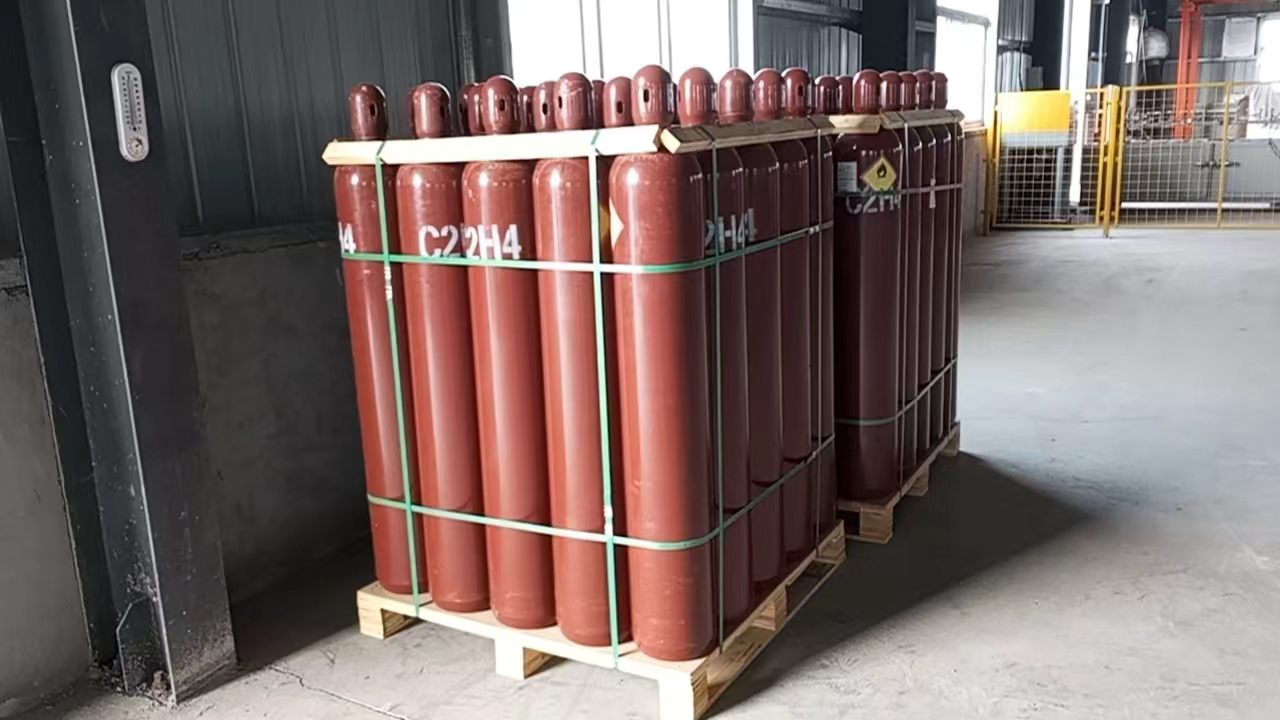 What to Look for When Buying C2H4 Gas in Bulk