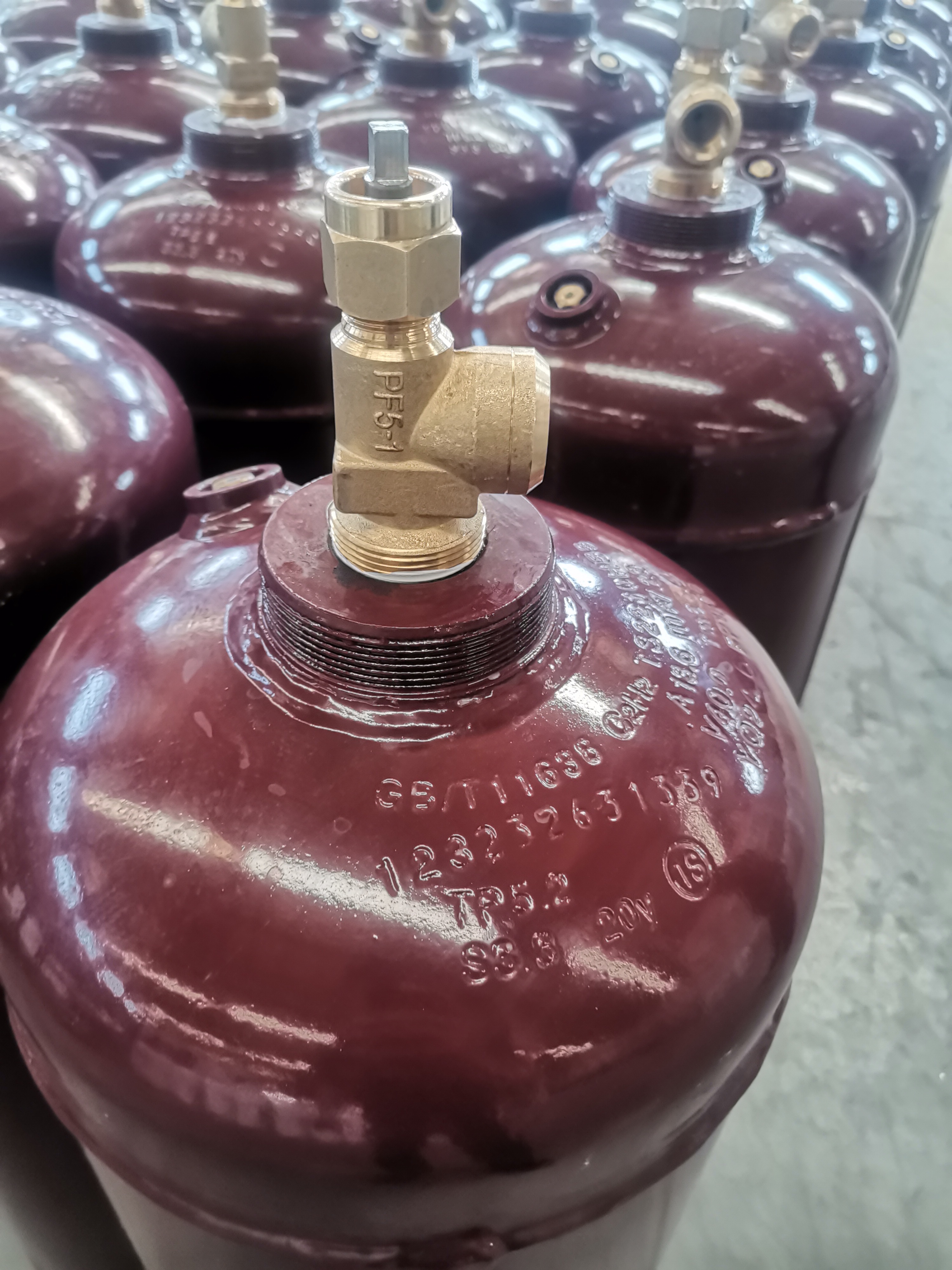 What Are the Common Uses of Acetylene Gas in Various Industries?