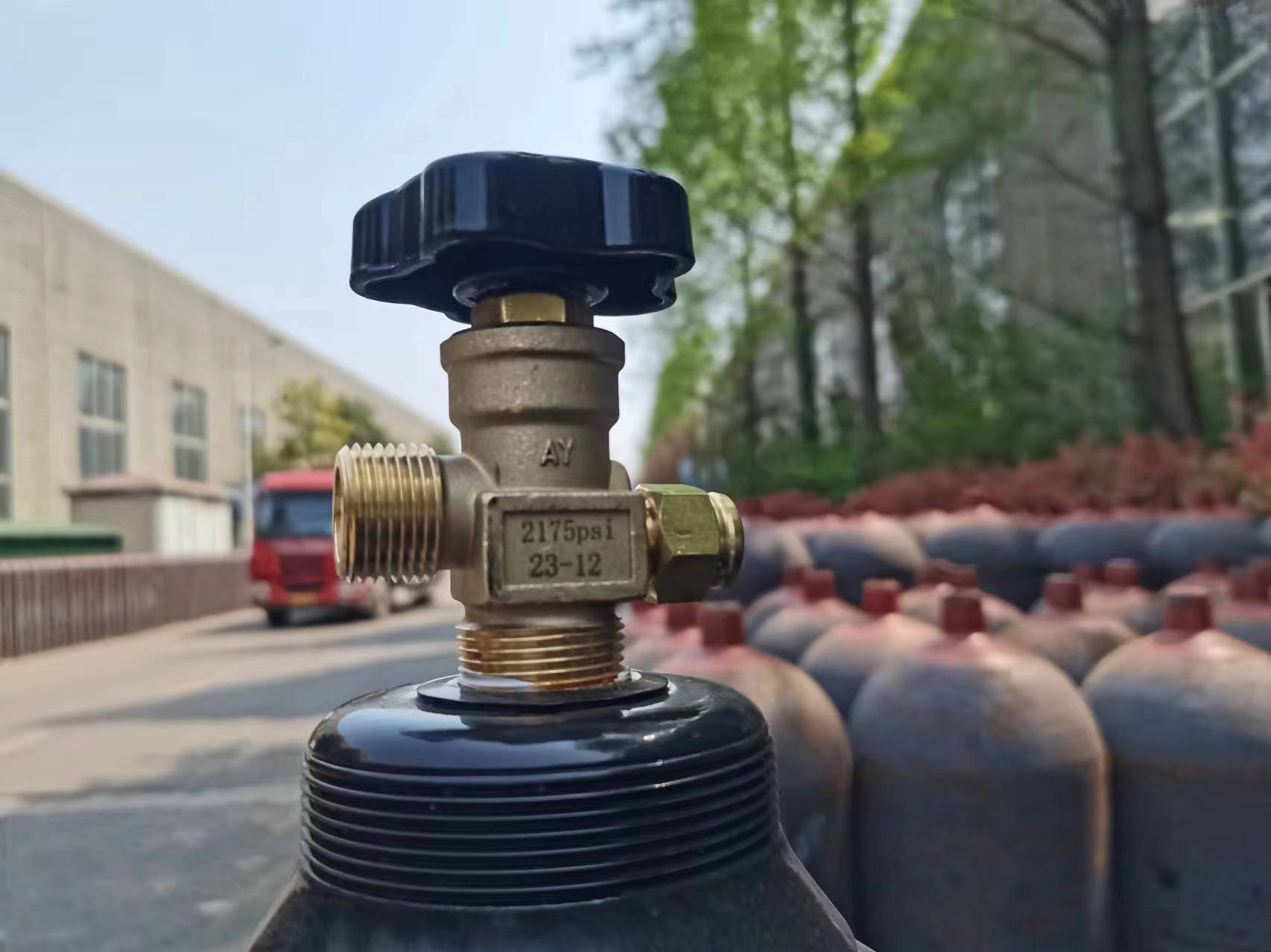 Where to Find the Best Deals on Oxygen Tanks for Wholesale