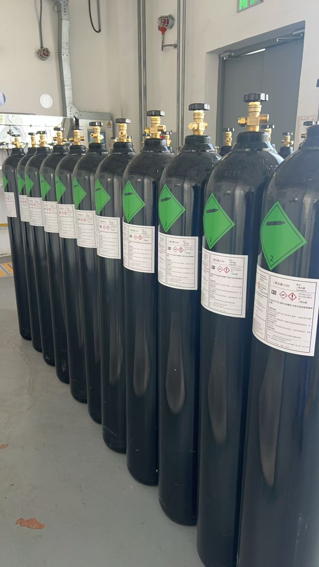 What Are the Benefits of Using CO2 Tanks in Your Operations?