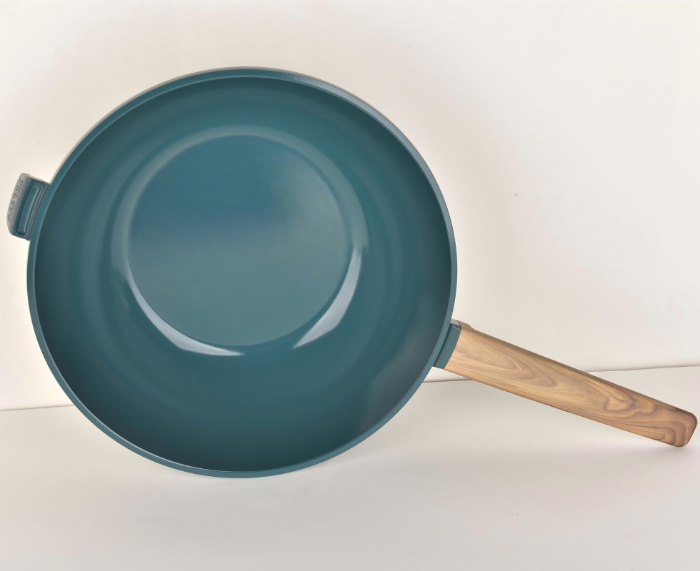 Choosing a Healthy Ceramic Pan for Everyday Cooking