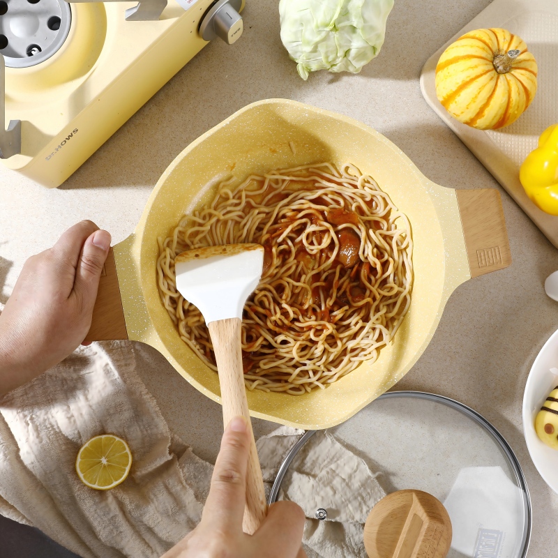 Skillets for Everyday Cooking and International Kitchenware Markets