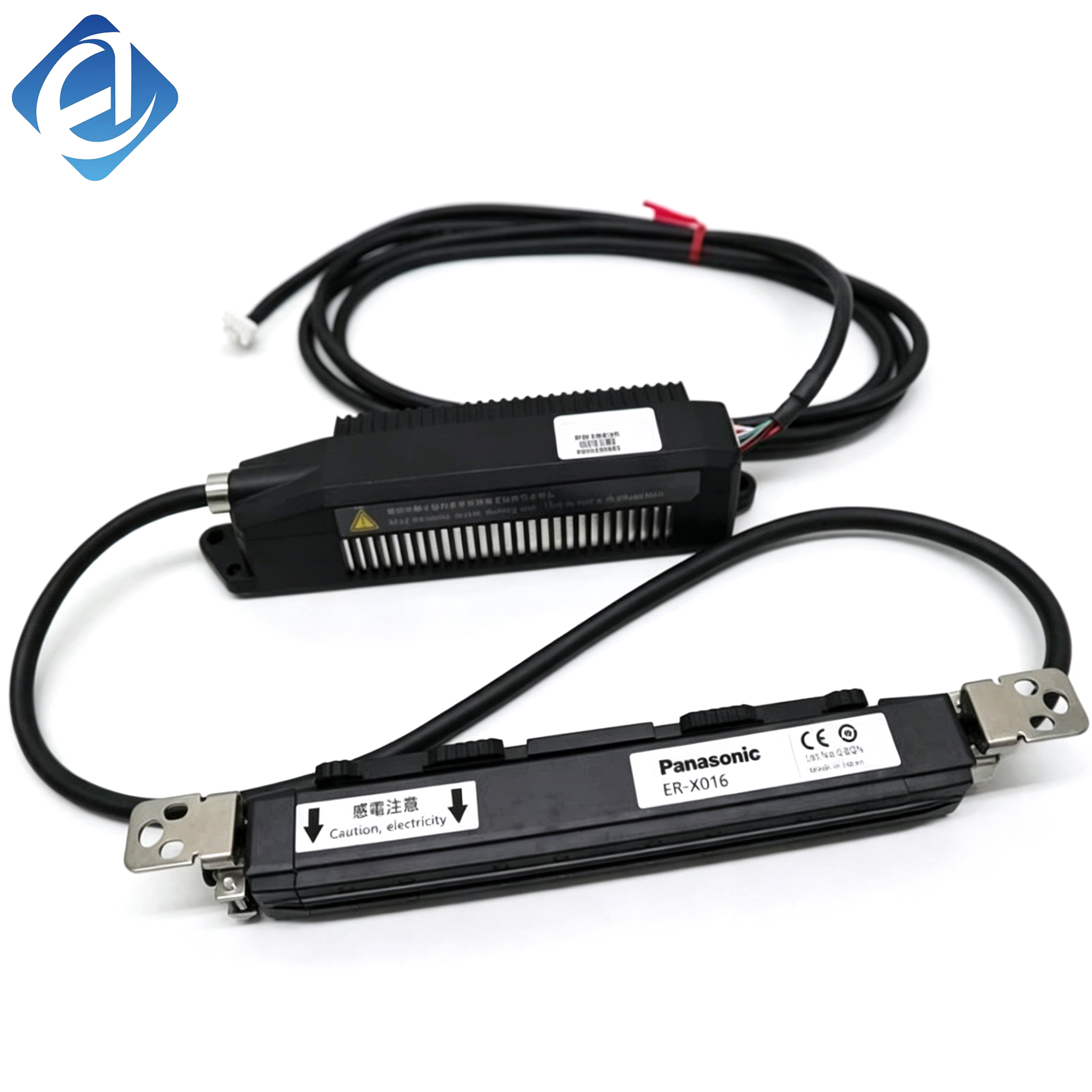سنسور فتوالکتریک جدید و اصلی مدل ER-X016 از سری ER، تشخیص پایدار و پاسخ سریع. طراحی فشرده و نصب ساده. برای تشخیص اشیا، نظارت بر موقعیت و کنترل تجهیزات صنعتی خودکار به کار می‌رود.