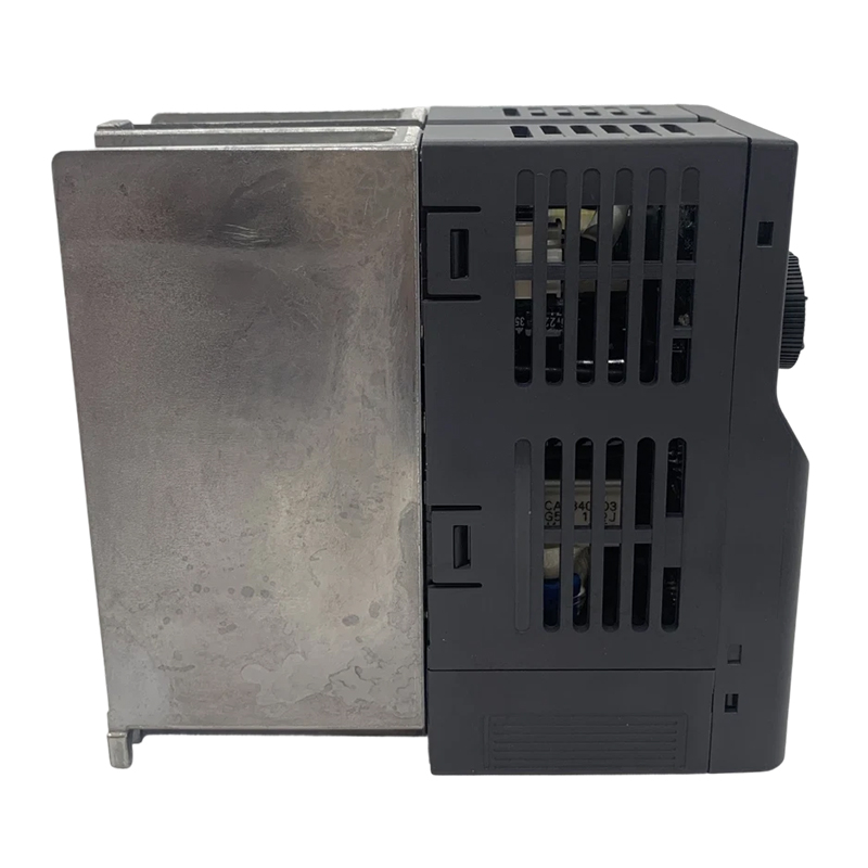 New Original FR-D720-0.75K FR-D700 series compact inverter, 0.75kW, 200V three-phase. It delivers stable speed regulation, energy saving and motor overload protection. Compact size, simple parameter setting 