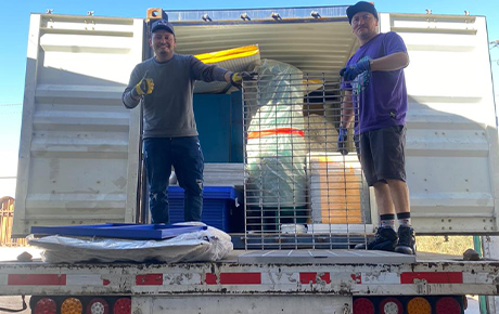 CHILE-Kunden haben KARJOYS-Ausrüstung für ihren gesamten Laden gekauft. Zum Beispiel Lackierkabine, Wagenheber, Reifenchanger, Reifenausgleich, Autowerkzeuge usw.