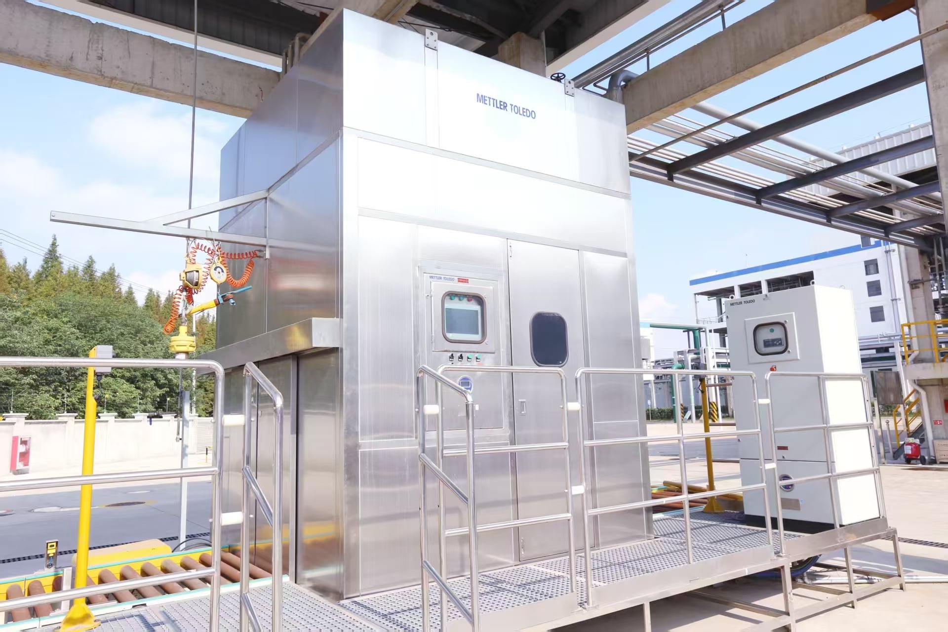 Methyl Methacrylate (MMA) in Recyclable lBC Totes for Import Efficiency