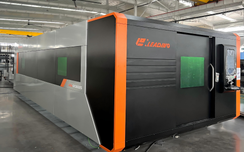 Fully enclosed laser cutting machine