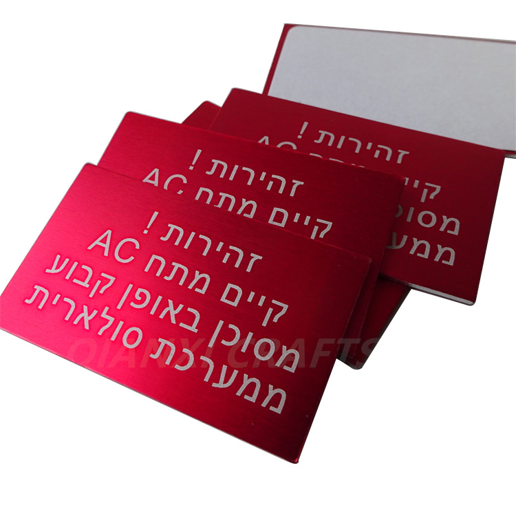 Design rouge audacieux pour une visibilité maximale