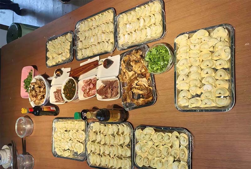 Croeso Gwarm i'r Flwyddyn Newydd – Mae DEKAI yn dathlu â dumplingau a cherdynau
