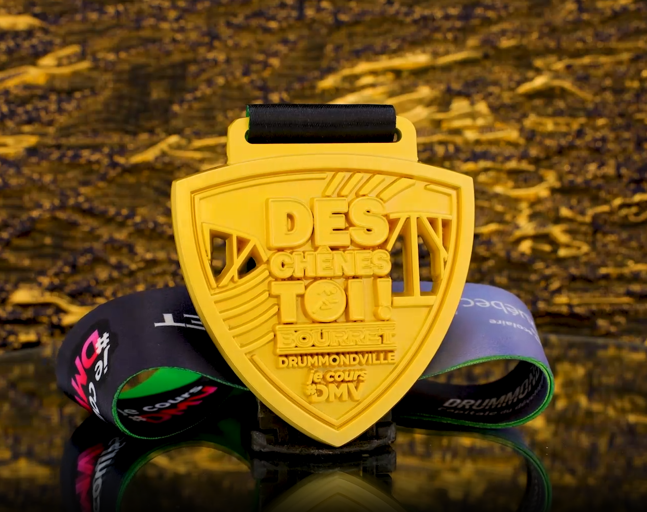 DES CHENES TOI! 10K Run: Yellow Shield Medal with Dual-Tone Gradient Ribbon - Drummondville Edition