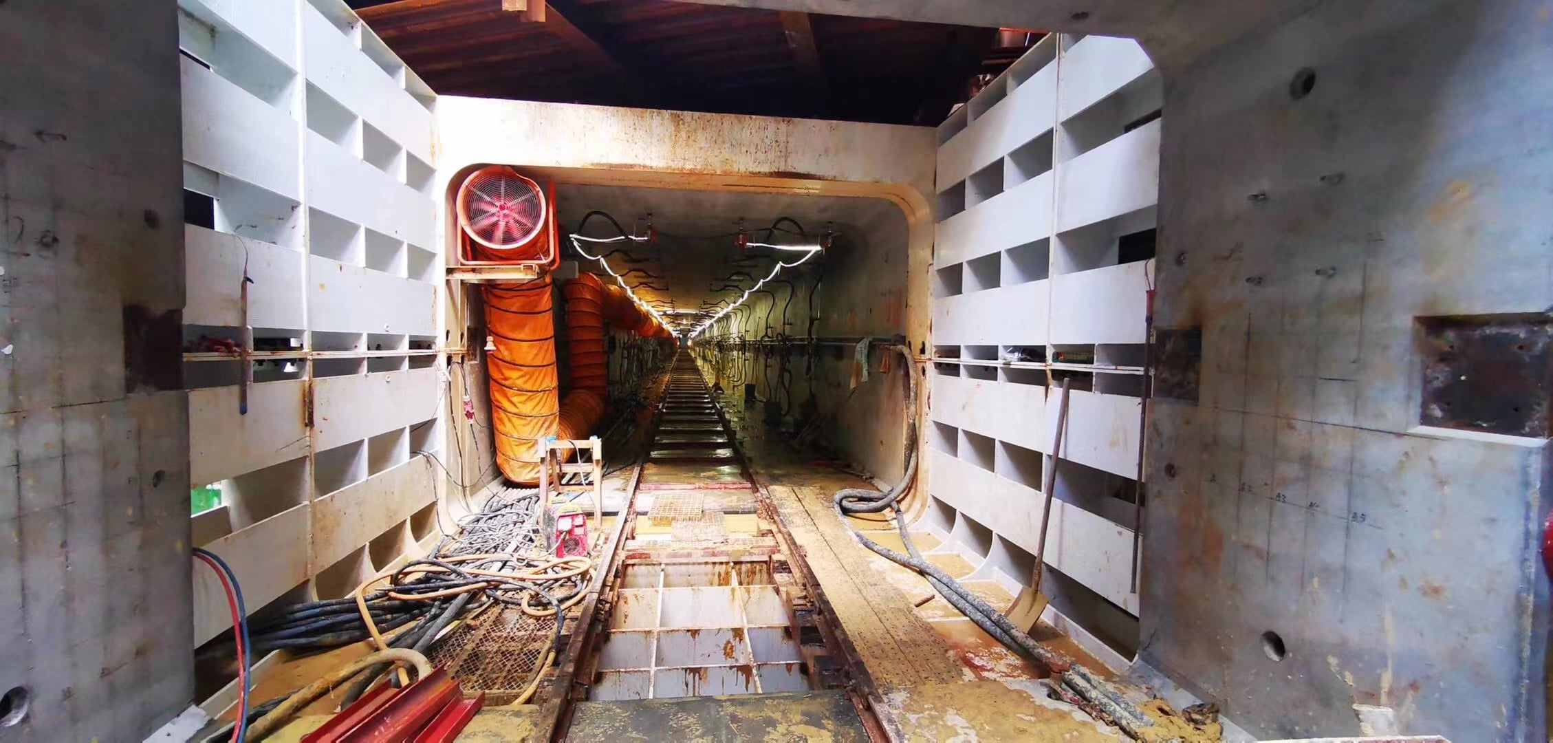 Macchina per il sollevamento di tubi EPB rettangolare