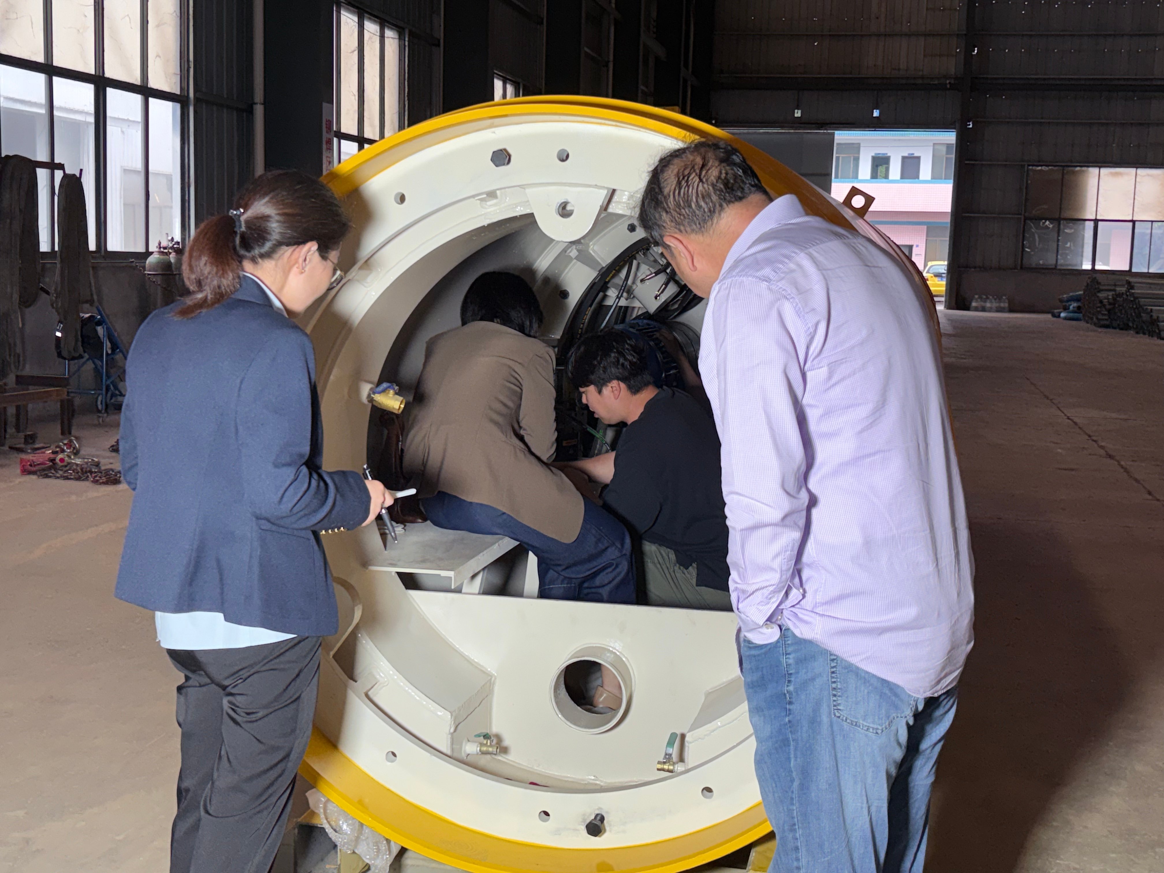 Clientes coreanos visitan nuestra fábrica para la inspección de productos