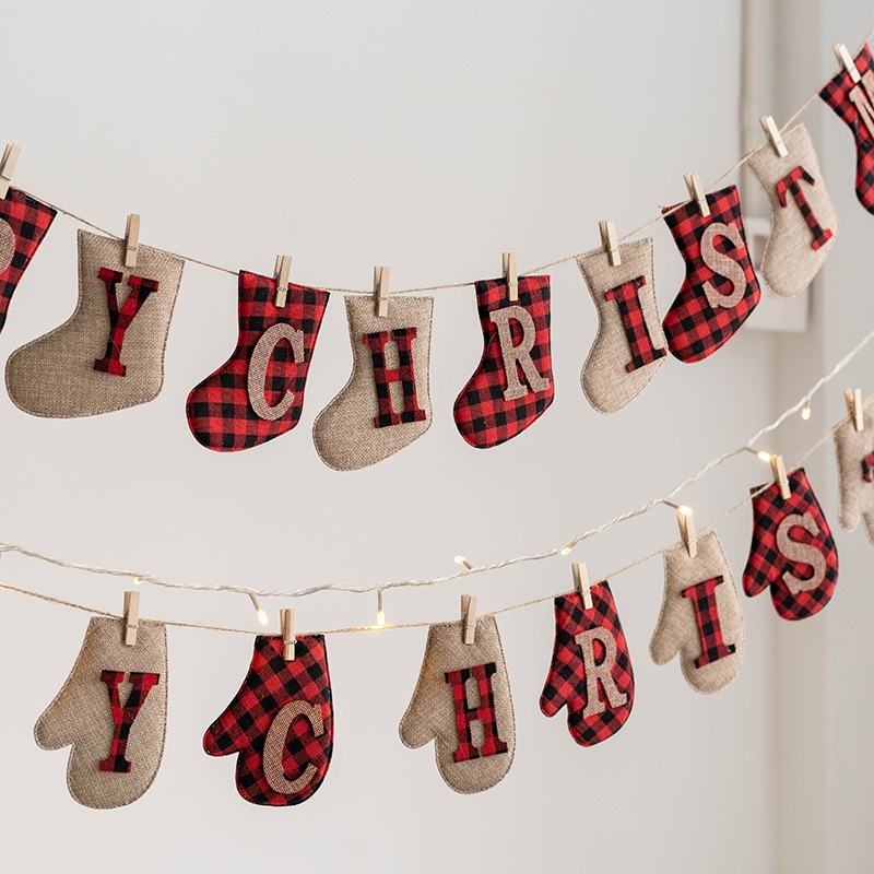 How does low MOQ on Christmas decoration supplies help a new online store?