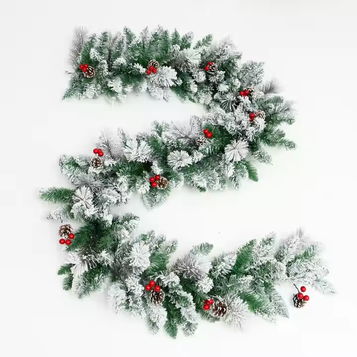 Natural vs Artificial Christmas Garland: Which to Buy?
