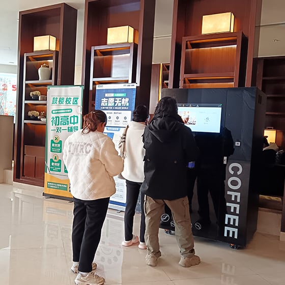 Máy bán cà phê đá lạnh tự động trong tòa nhà văn phòng
