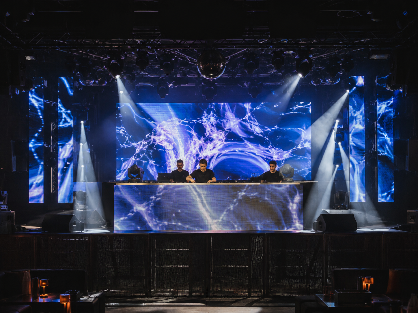 Nightclub DJ Booth LED Screen Guide: Pixel Pitch, Content Sync and Silent Cooling