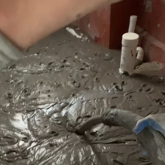 Naplnění toalet pěnovým betonem Ukázkový video