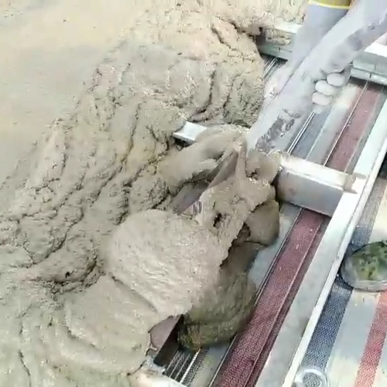 Videosekvence o práci s prefabrikovanou stěnovou panely - 3