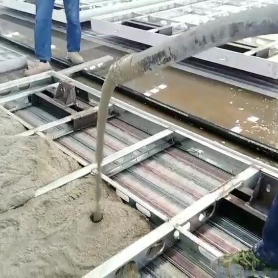 Videosekvence o práci s prefabrikovanou stěnovou panely - 1