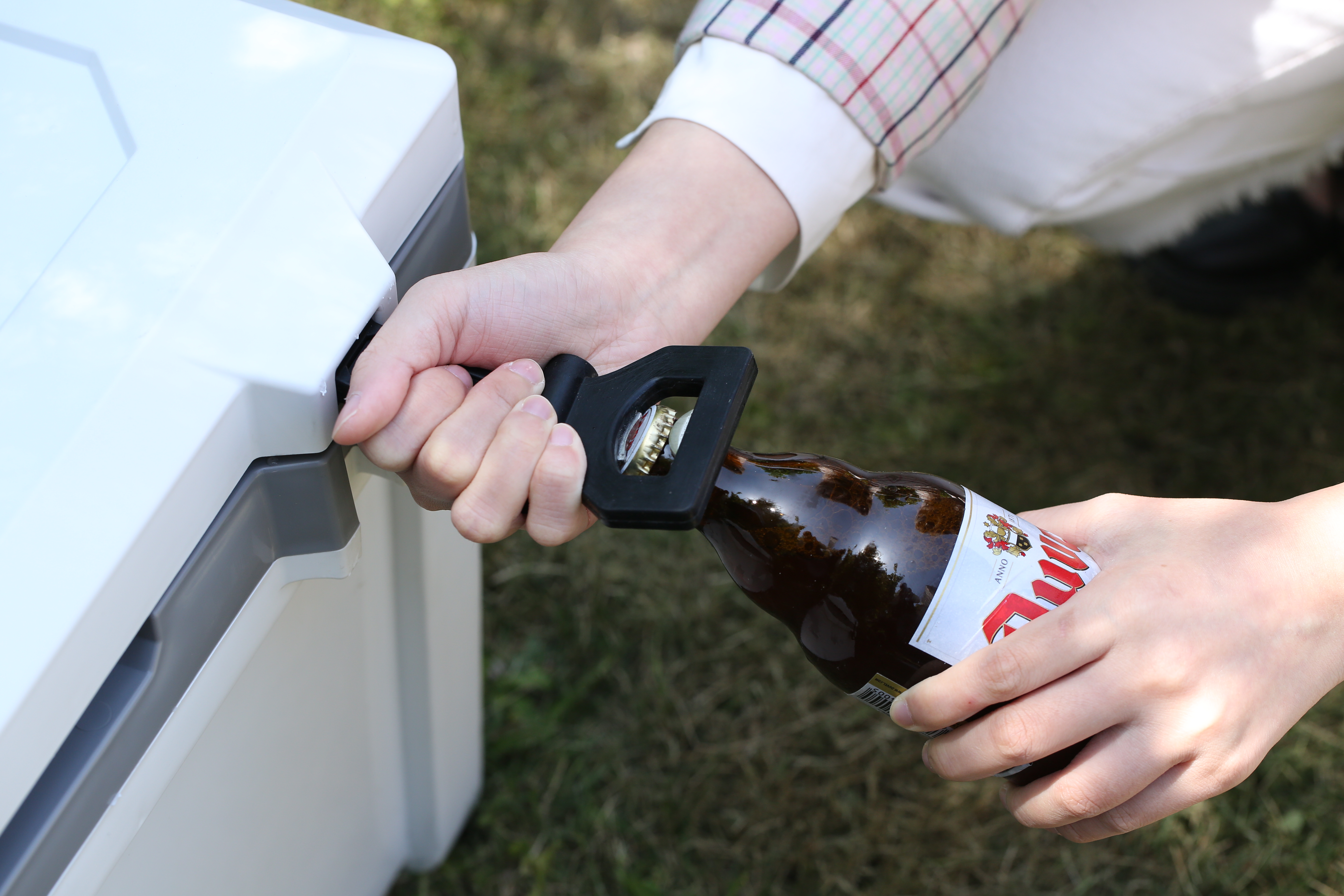 Outdoor Ice Chest | Precision Vacuum Insulation for Extreme Conditions