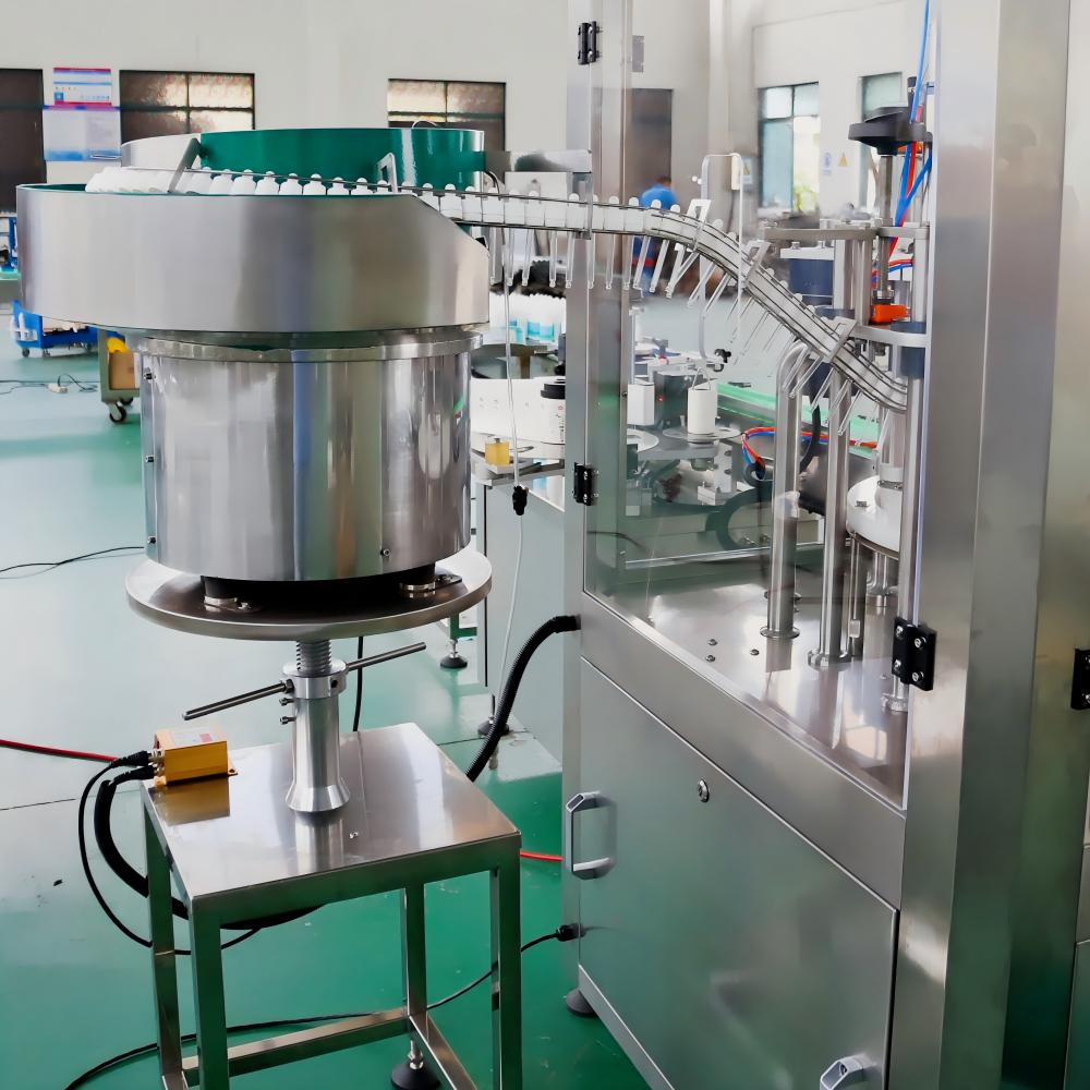 Zašto se strojevi za punjenje tekućinom široko koriste u mnogim industrijama?