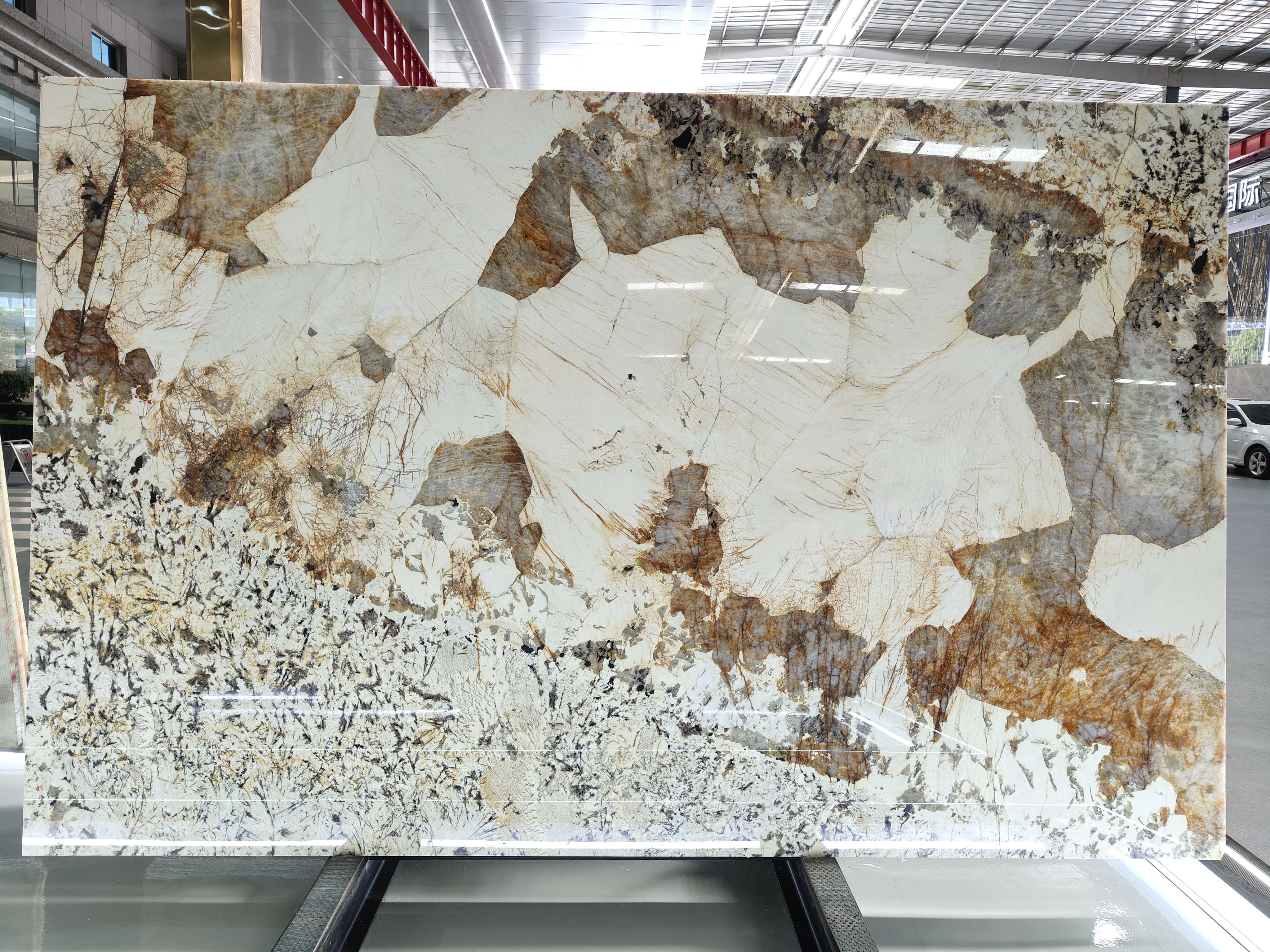 Discover the Elegance of Patagonia Quartzite Slabs