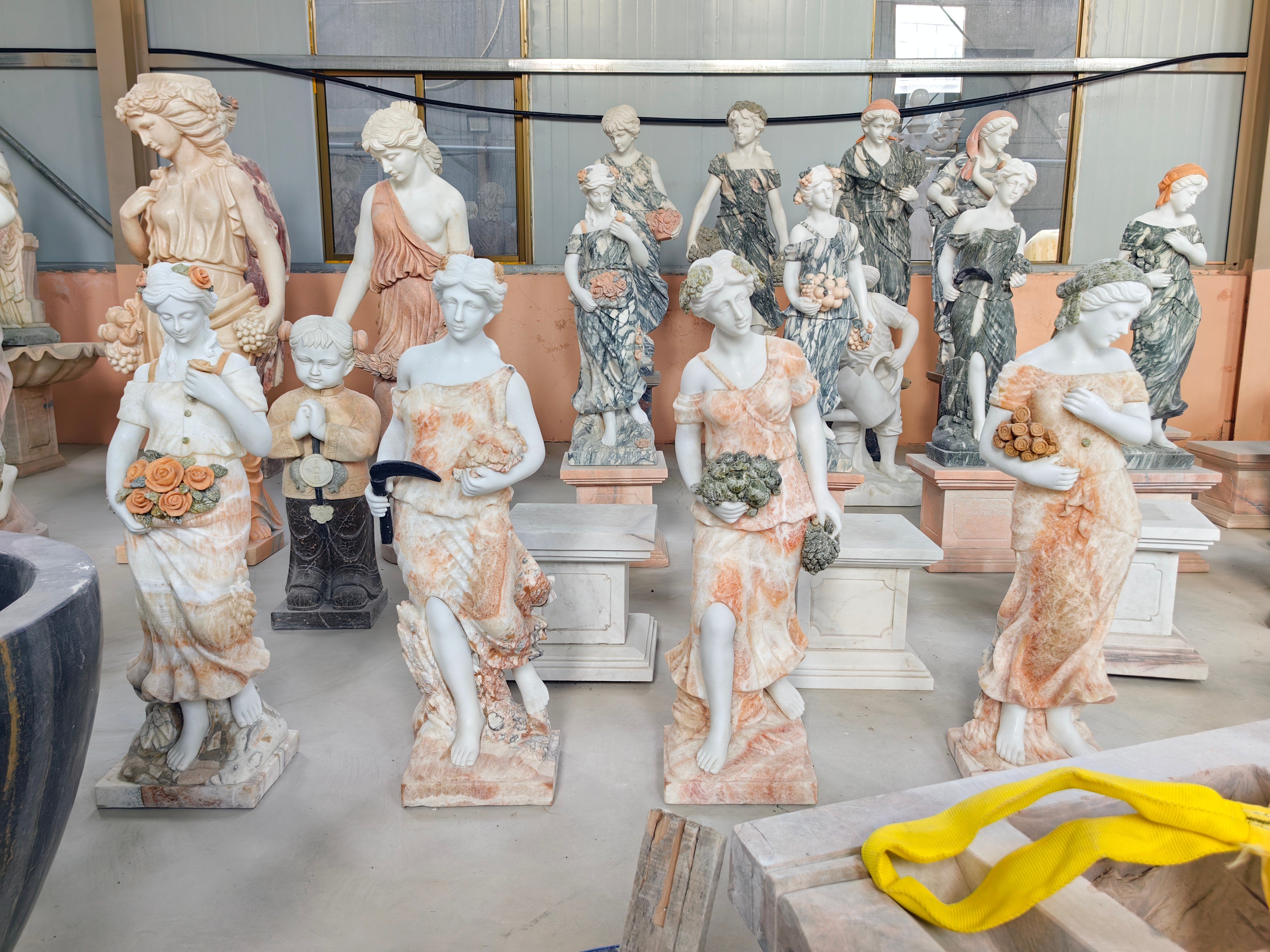 Sculture da Giardino in Marmo Personalizzate per Spazi Esterni Eleganti