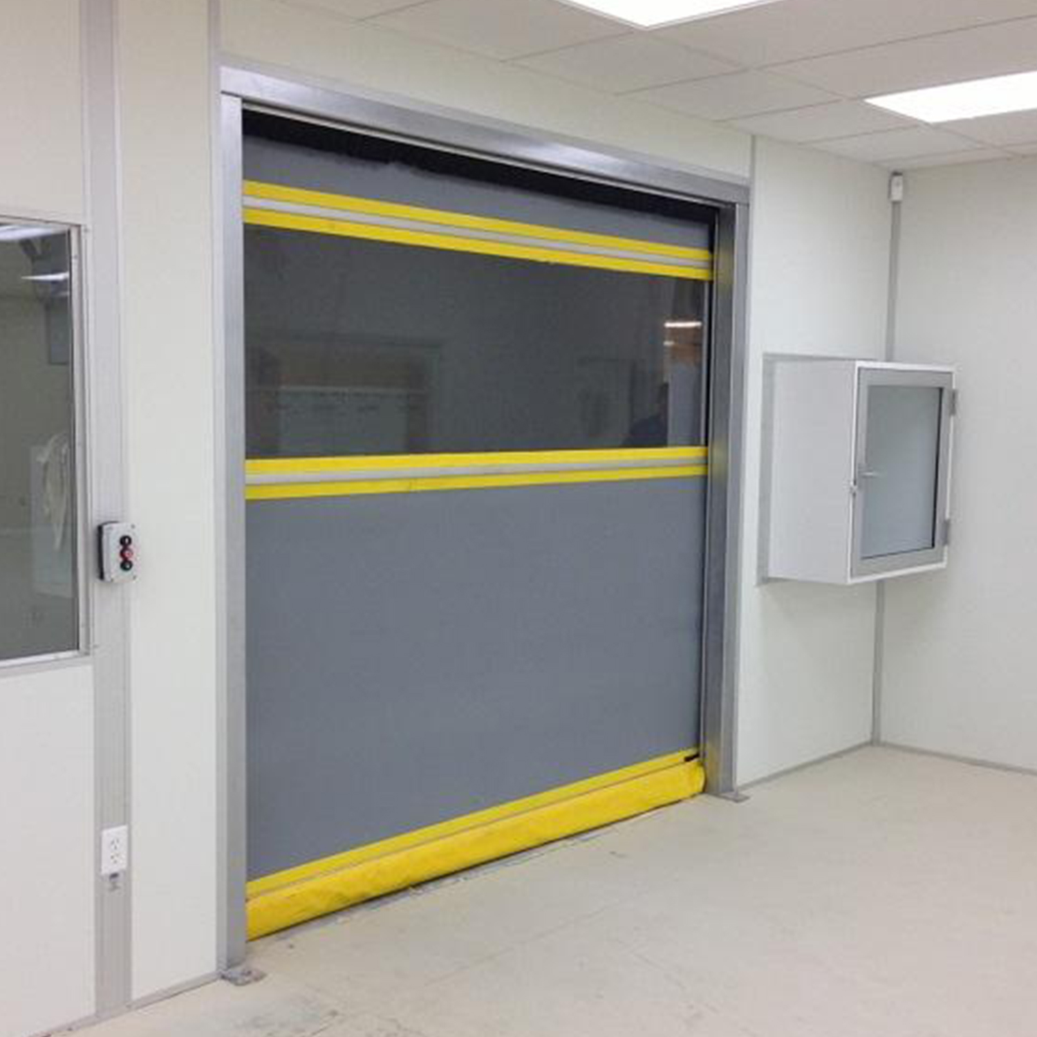 Cleanroom PVC Door – High-Speed, Hygienic & Durable Access Solutions for Controlled Environments