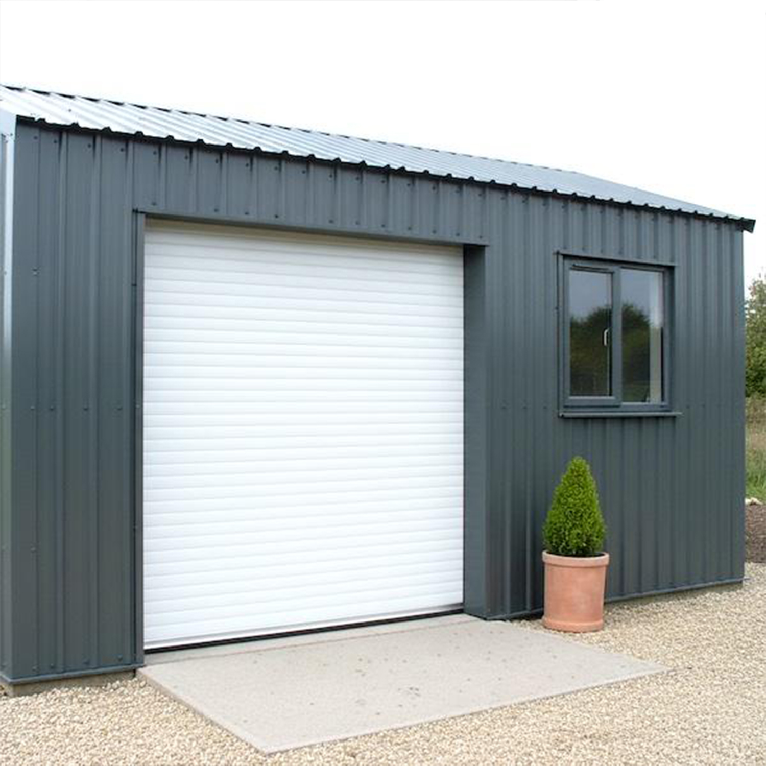 Space-Saving Vertical Operation with a Single Roller Shutter Door