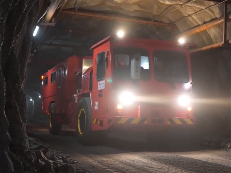 Tuoxing TFR-18: Il veicolo sotterraneo per il trasporto di 18 persone, dimensionato per equipaggi standard