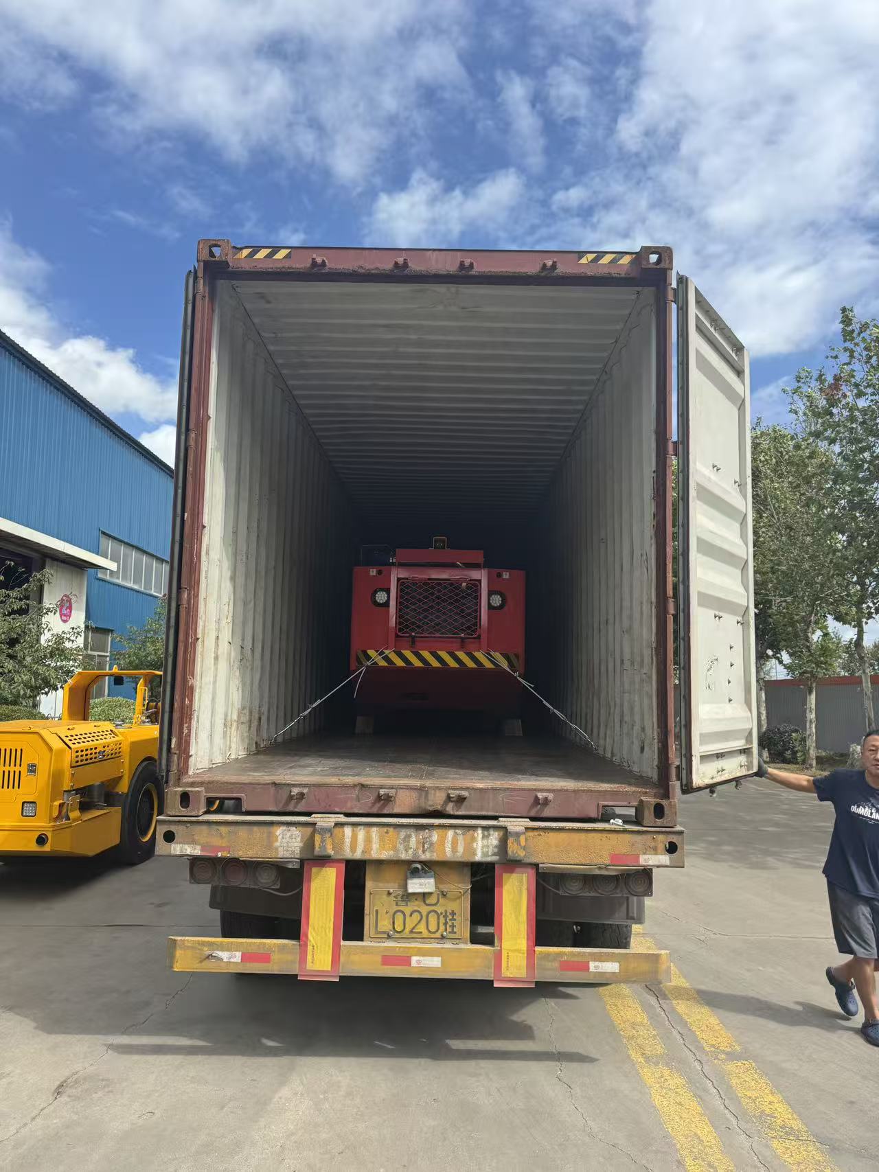 Tuoxing Ships a Custom-Built TC-250 Fuel Scooptram to a Mining Customer in Peru2.jpg