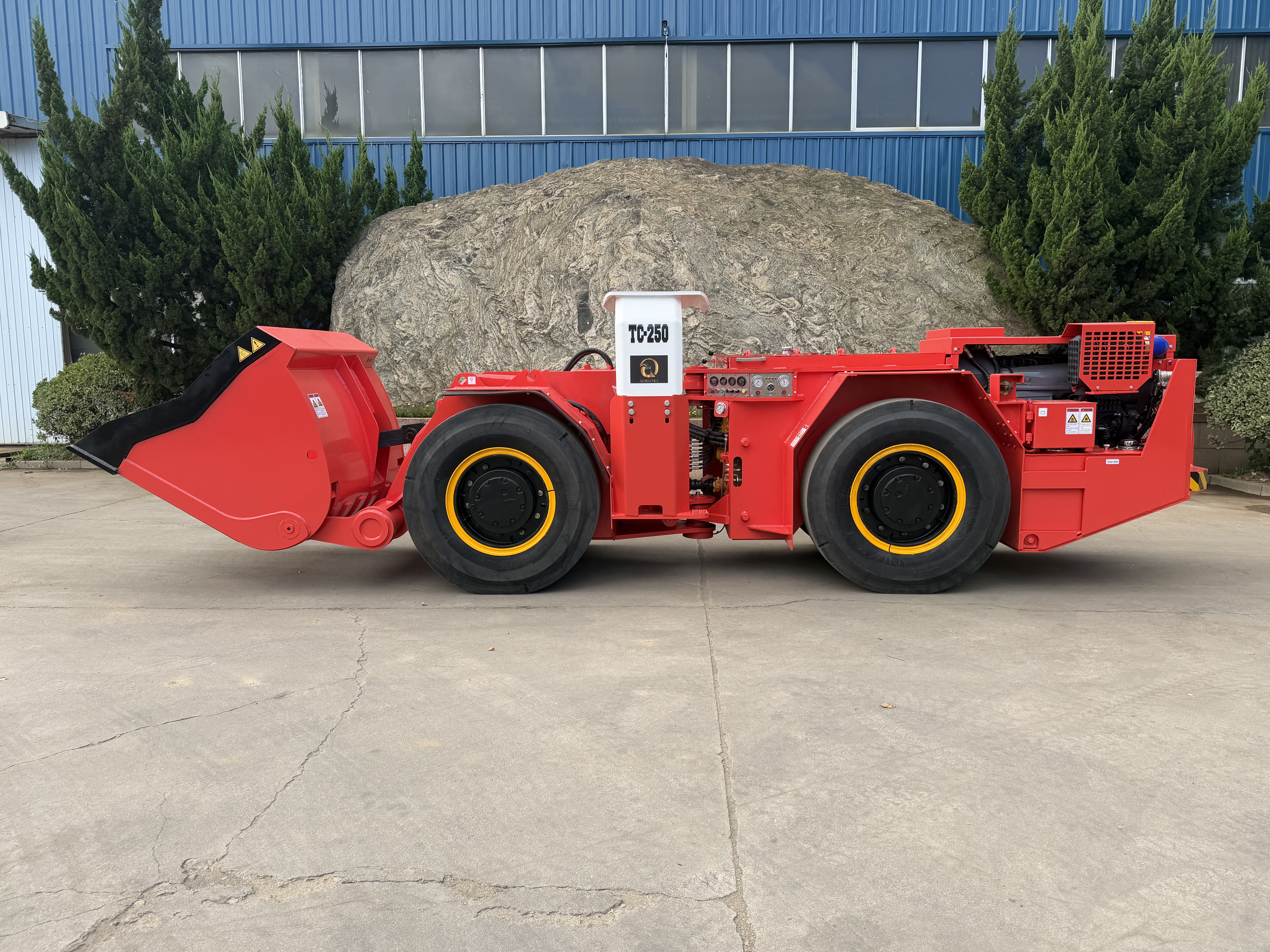 Tuoxing Ships a Custom-Built TC-250 Fuel Scooptram to a Mining Customer in Peru1.jpg