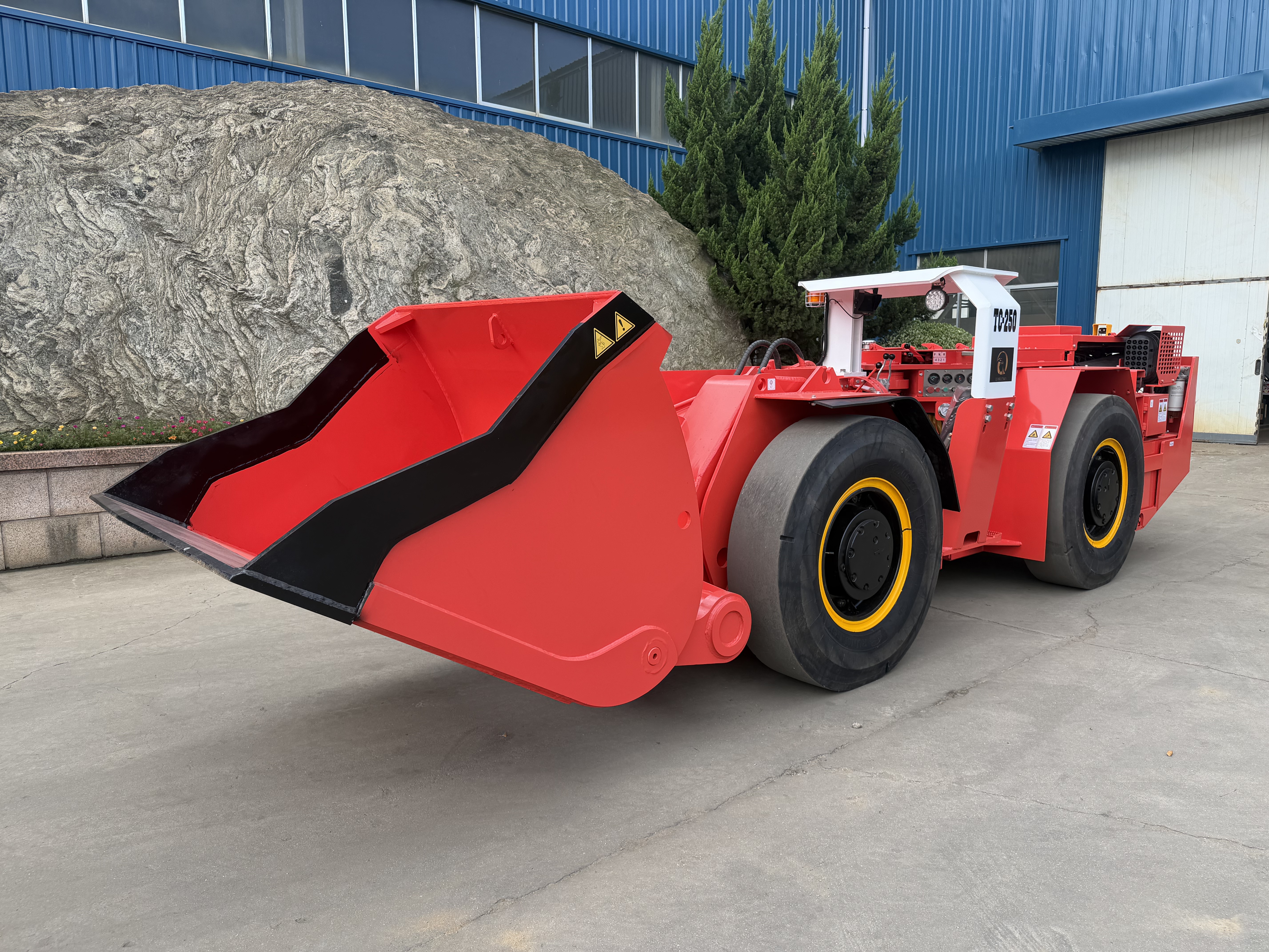 Tuoxing Ships a Custom-Built TC-250 Fuel Scooptram to a Mining Customer in Peru3(2b9305452e).jpg