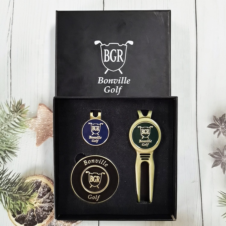 What Items Are Commonly Included in a Premium Golf Gift Set Box?