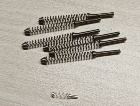 Microresortes finos plateados para sistemas de sensores: desafíos clave de diseño y fabricación