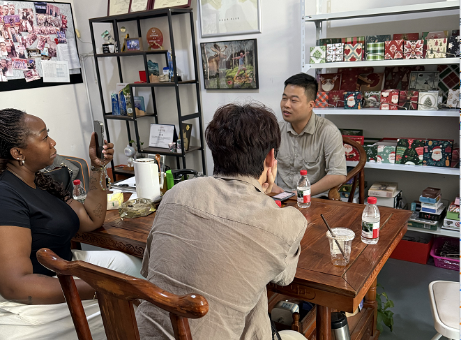 Alibaba's Buyer Service from European HQ Makes Visit to Jinayon