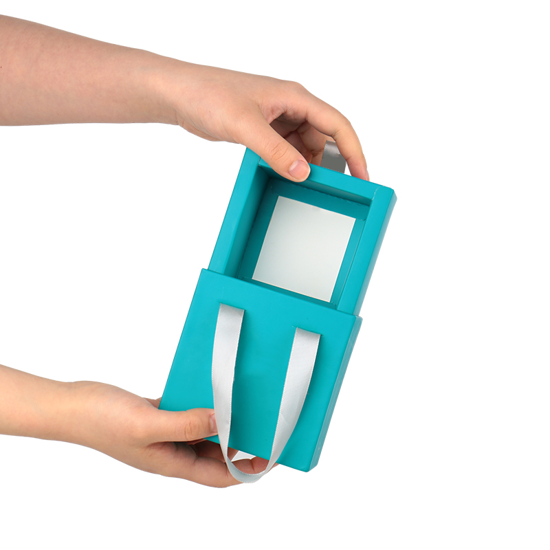 How does the Shape and Design of a Perfume Box Packaging Influence Consumer Purchasing Decisions?