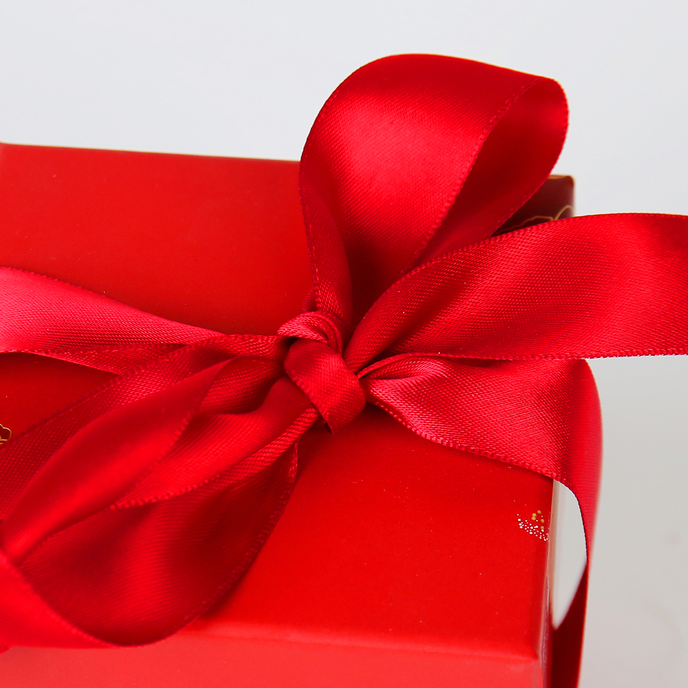 Custom Luxury Cardboard Paper Candy Chocolate Packaging Box with Ribbon Rigid Box Logo Printing Embossing for Wedding 