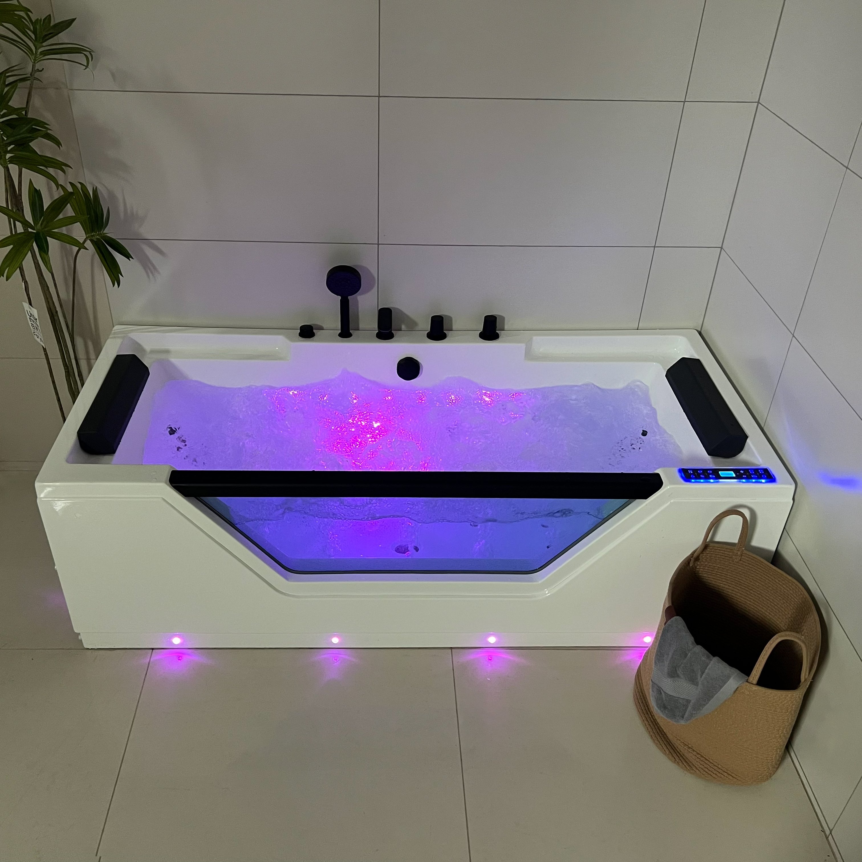 HOKO-modernes freistehendes Acryl-Bad mit Luftblasen-Massage und Ozon-Generator, weiße Farbe, für Hotel- und Außenbereichseinsatz