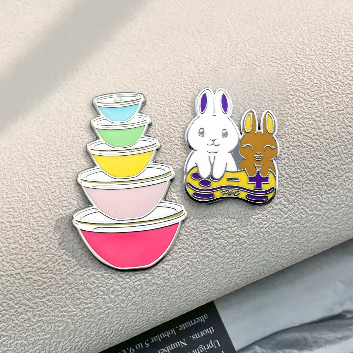 Bộ sưu tập Ghim Men Đặt Làm Riêng cho Việc Xây Dựng Thương Hiệu Doanh Nghiệp: Tăng Cường Nhận Diện Đội Nhóm Ngay Lập Tức