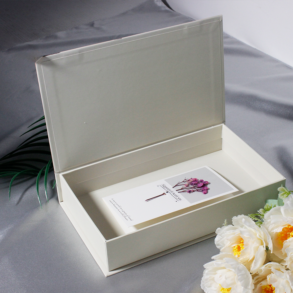 "Personalised magnetic gift box for corporate gifts