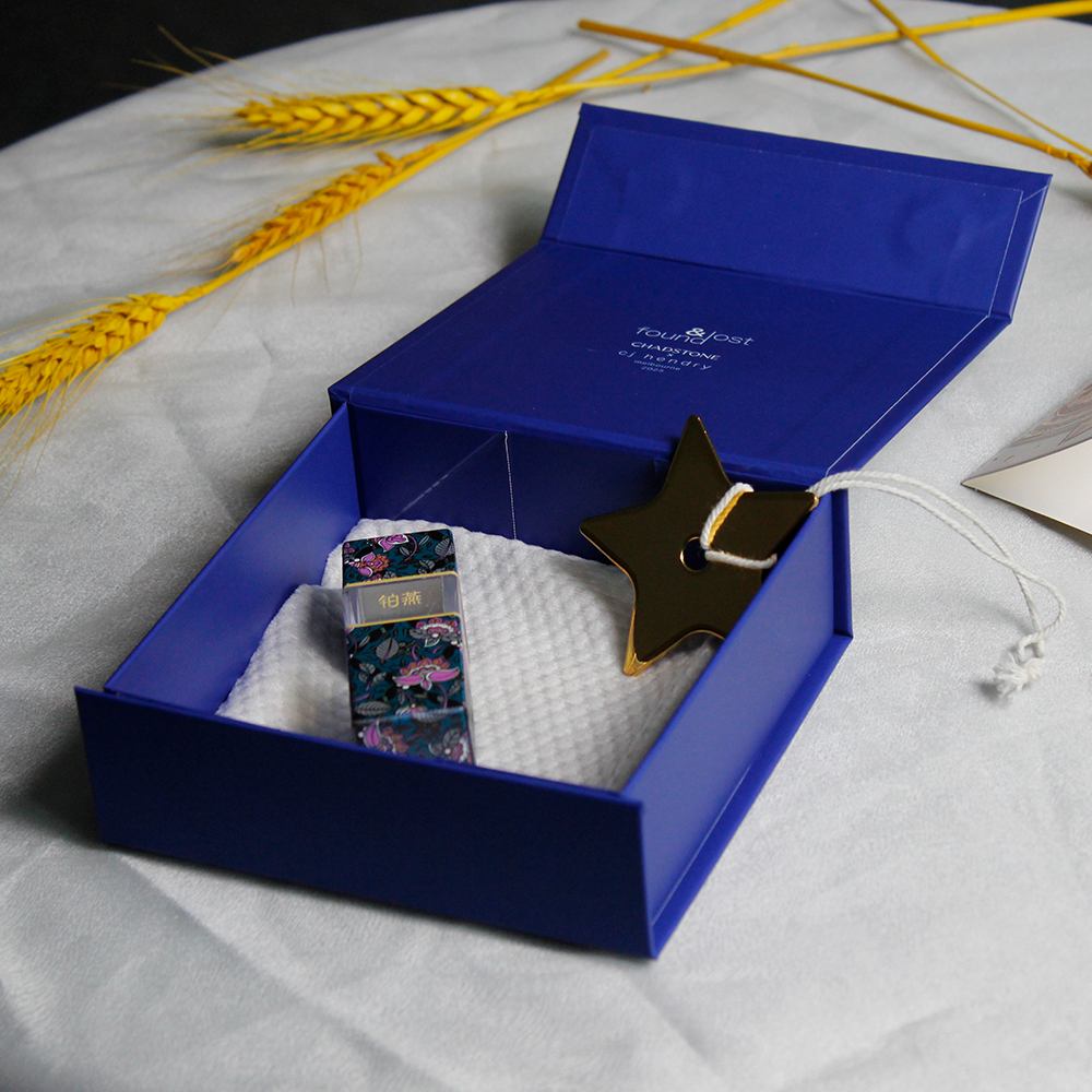 How do magnetic closure rigid boxes compare to other packaging options in terms of durability?