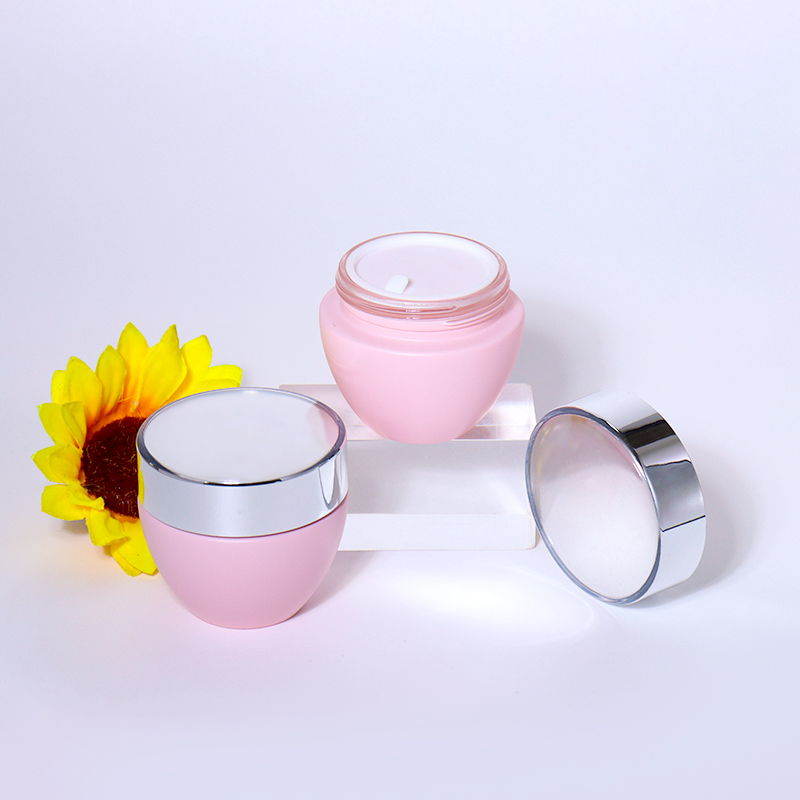 High transparent glass jar is ideal for high-end skin cream packaging.
