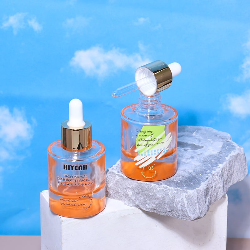 The 30ml essence bottle features a dropper design for precise dispensing